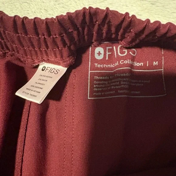 FIGS Women Scrub Set Casma Top LARGE Yola Pants MEDIUM Burgundy Maroon - Picture 7 of 9